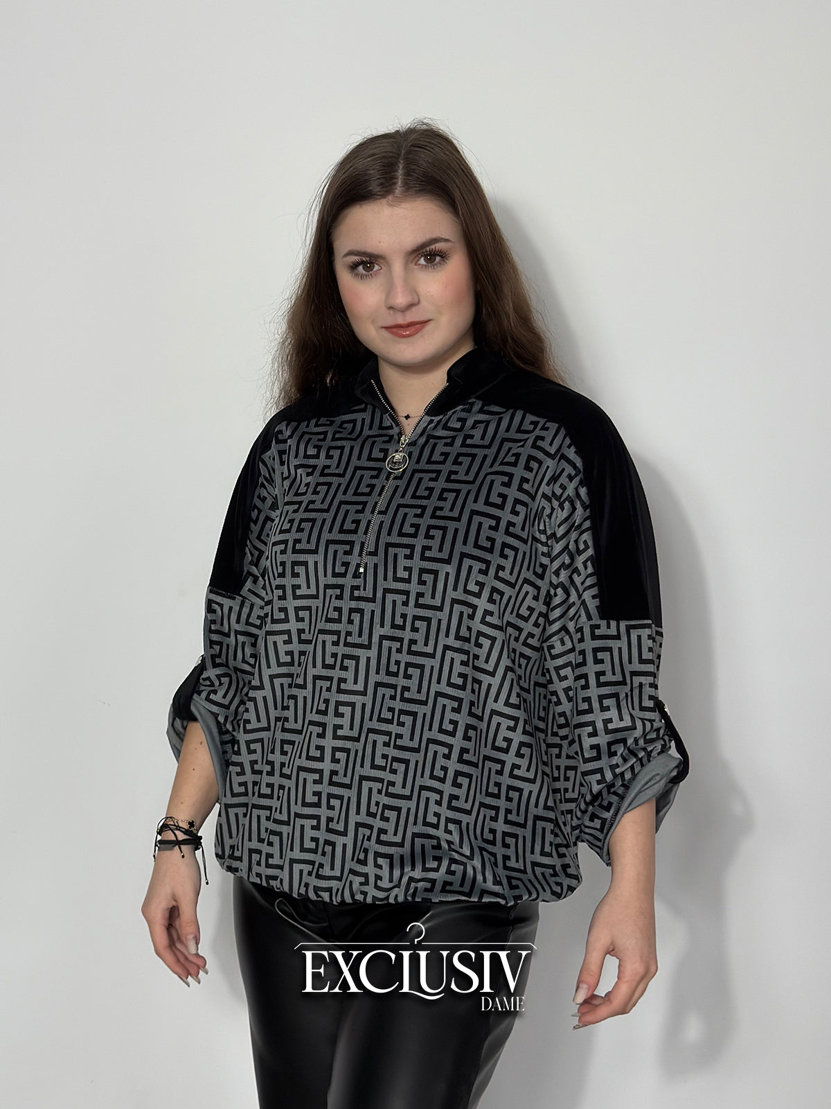 Bluza Gri "Eleganță Geometrică" cu Atitudine Modernă